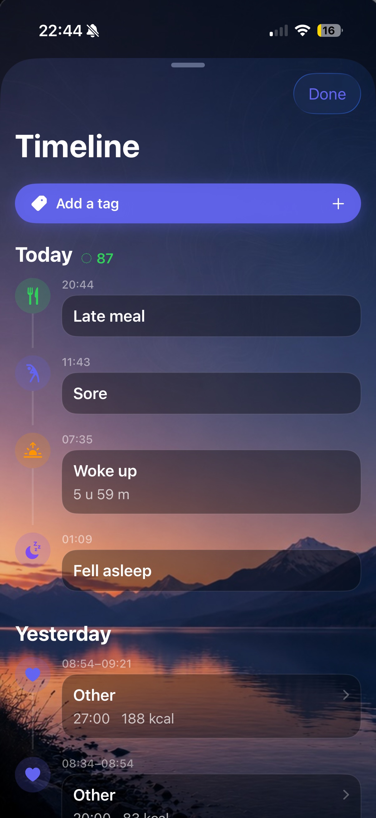 Oura-style day timeline with sleep, workouts and context tags