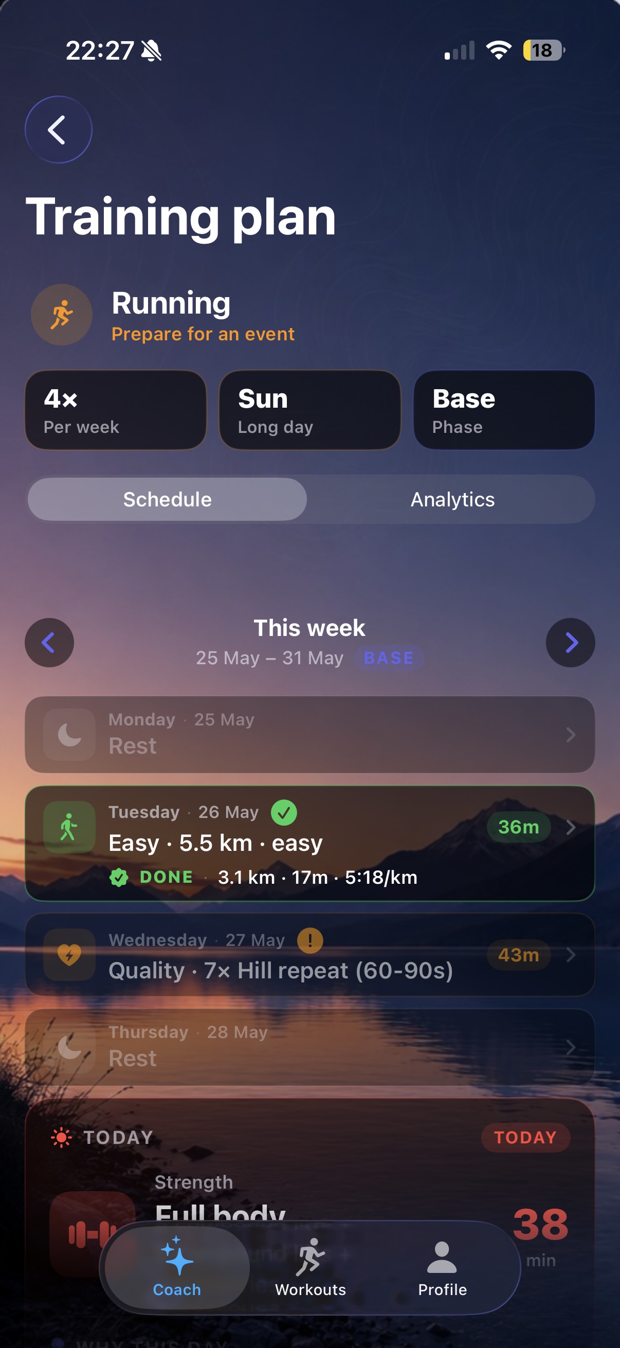 Weekly training plan with color-coded sessions